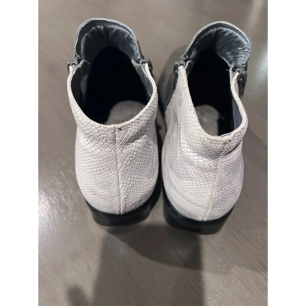 Naot Women's Italian Leather Helm Bootie Tin‎ Gray/Silver Snake Size 42(11) - Picture 4 of 6